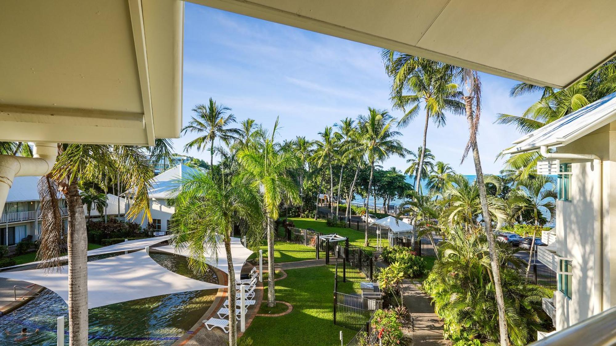 Coral Sands Beachfront Resort Trinity Beach Extérieur photo