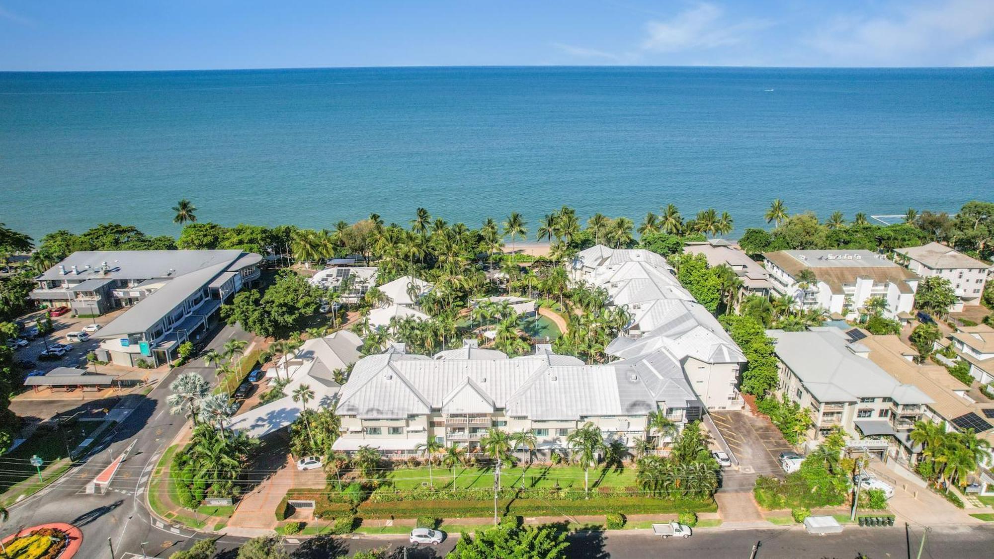 Coral Sands Beachfront Resort Trinity Beach Extérieur photo