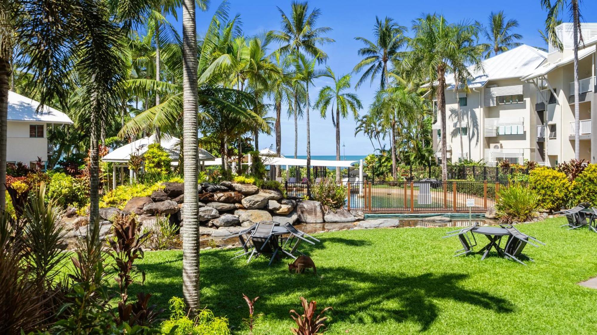 Coral Sands Beachfront Resort Trinity Beach Extérieur photo