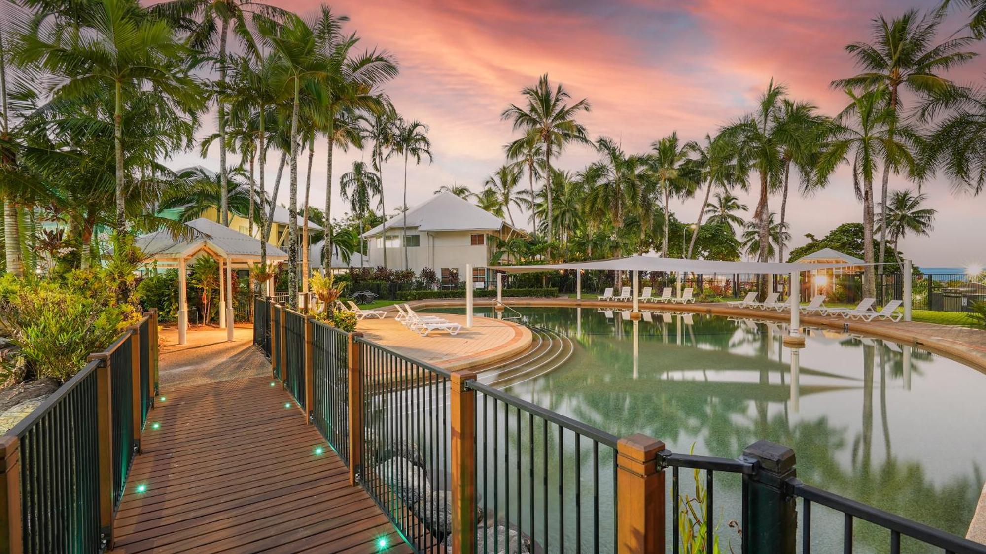 Coral Sands Beachfront Resort Trinity Beach Extérieur photo